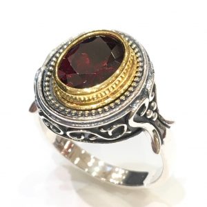 Ασημόχρυσο αντικέ δαχτυλίδι με κοκκινη πέτρα