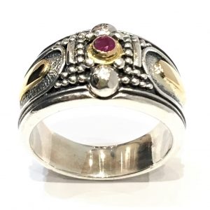 Αντικέ βυζαντινό ασημόχρυσο δαχτυλίδι με κόκκινη πέτρα
