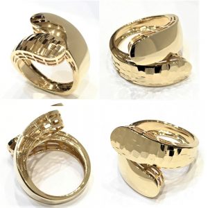 Χρυσό μοντέρνο δαχτυλίδι με ριγέ τετράγωνα