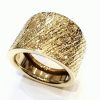 Χρυσό μοντέρνο δαχτυλίδι με σαγρέ επιφάνεια