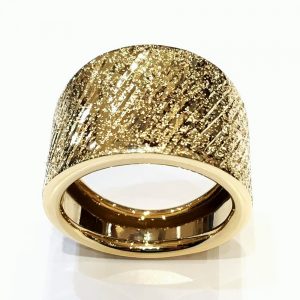 Χρυσό μοντέρνο δαχτυλίδι με ριγέ τετράγωνα