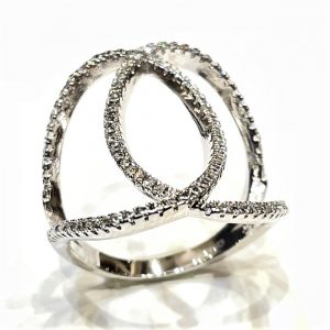 Ασημένιο μοντέρνο δαχτυλίδι με λευκές πέτρες