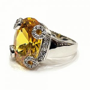 Ασημένιο δαχτυλίδι με κίτρινη πέτρα