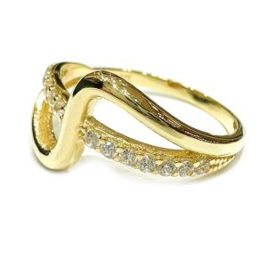 Χρυσό γυναικείο δαχτυλίδι με πέτρες