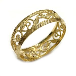 Χρυσή βέρα δαχτυλίδι με σχέδια