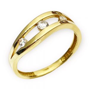 Χρυσό γυναικείο δαχτυλίδι με τρεις πέτρες