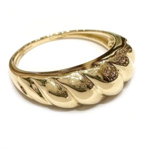 Μοντέρνο χρυσό στριφτό δαχτυλίδι